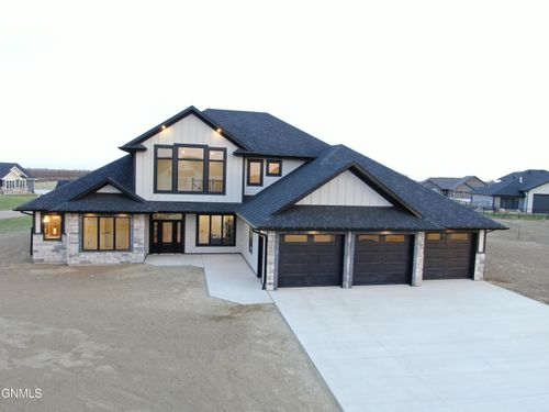 11807 Glacier Cir, Bismarck, ND, 58503-8607 | Card Image