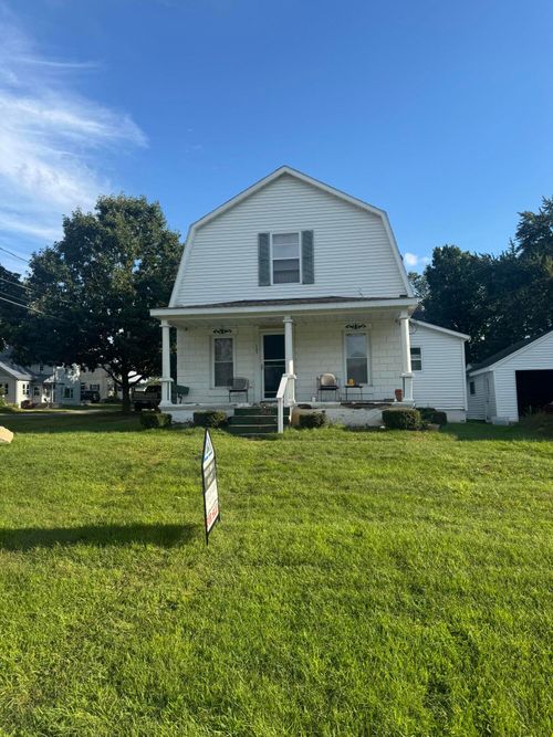 121 Isabelle St, Belding, MI, 48809-2217 | Card Image