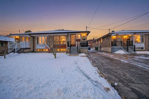 130 Duncanwoods Dr, North York, ON, M9L2E1 | Card Image