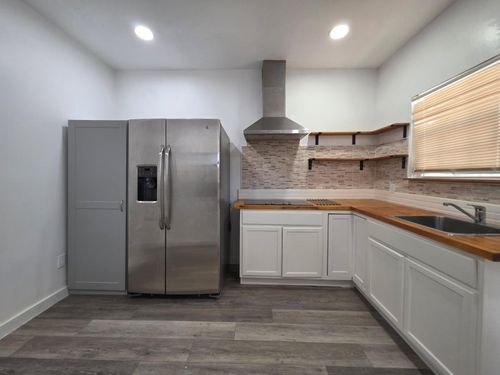 410 E Denton St, Ennis, TX, 75119-3212 | Card Image