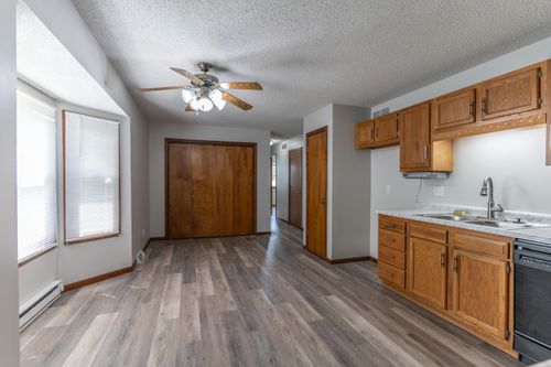 606 Weintz St, MOBERLY, MO, 65270-3512 | Card Image