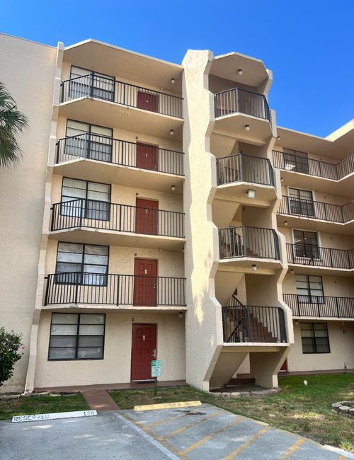 101-3500 Blue Lake Dr, Pompano Beach, FL, 33064-2061 | Card Image