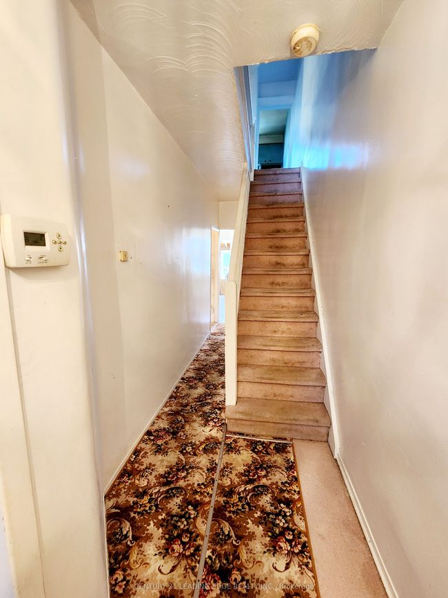 635 Coxwell Ave, House attached with 3 bedrooms, 2 bathrooms and null parking in Toronto ON | Image 16