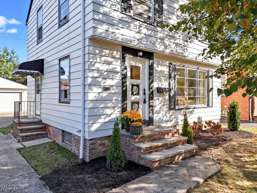 4121 Hinsdale Rd, South Euclid, OH, 44121-2703 | Card Image