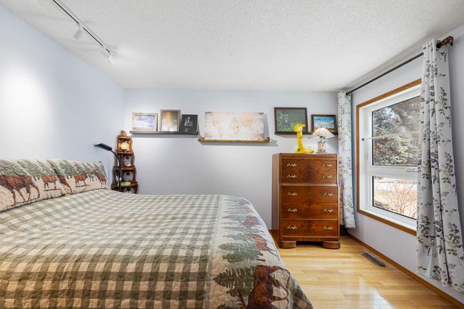 19 Sunrise Way, Home with 3 bedrooms, 3 bathrooms and 4 parking in Priddis Greens AB | Image 35