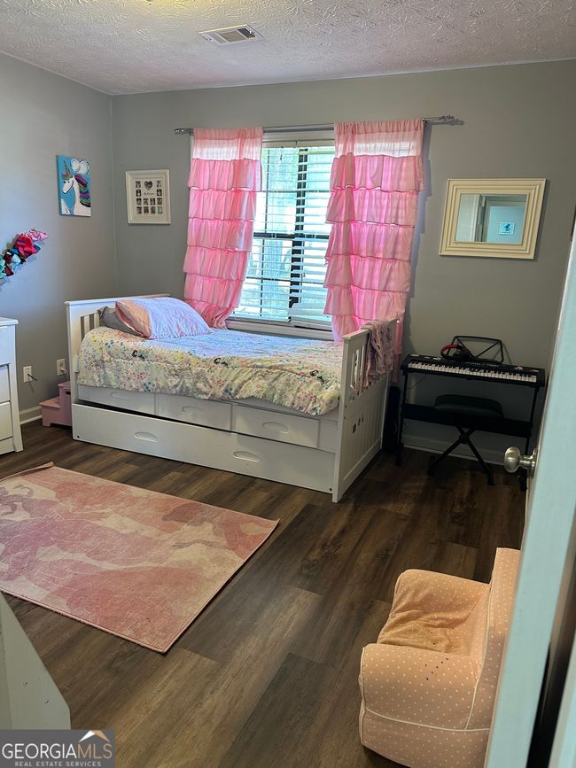 517 Pebble Point Dr, House other with 4 bedrooms, 2 bathrooms and null parking in Loganville GA | Image 6
