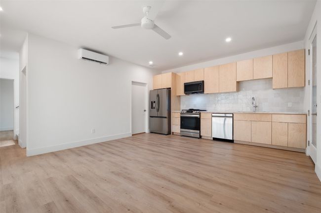 B - 2107 Maple Ave, House other with 2 bedrooms, 2 bathrooms and 1 parking in Austin TX | Image 8
