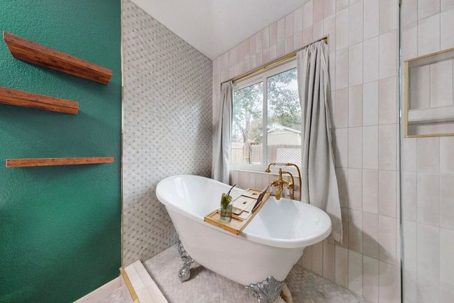 Primary Bathroom | Image 27