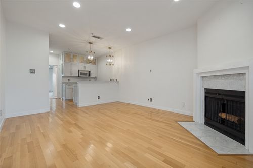 32-4111 Cole Ave, Dallas, TX, 75204-2031 | Card Image