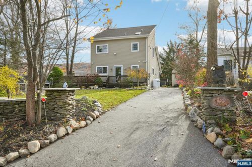 197 Point Breeze Dr, Hewitt, NJ, 07421-1805 | Card Image