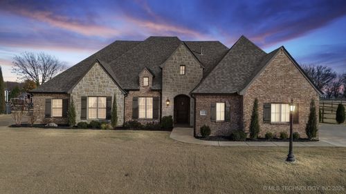 6251 Creekwood Dr, Owasso, OK, 74055-5651 | Card Image