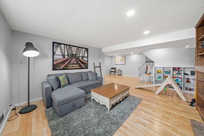 6235 Thornaby Way Nw, Home with 4 bedrooms, 2 bathrooms and 2 parking in Calgary AB | Image 23