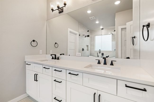 Double vanity | Image 34