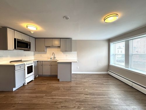 11-31 Western Ave, Gloucester, MA, 01930-3656 | Card Image