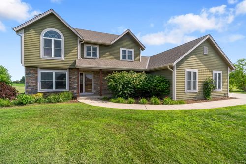 8433150 Brown Bear Ln, Mukwonago, WI, 53149-7807 | Card Image