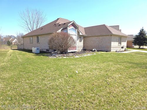 21966 Hunter Cir S, Taylor, MI, 48180-6359 | Card Image