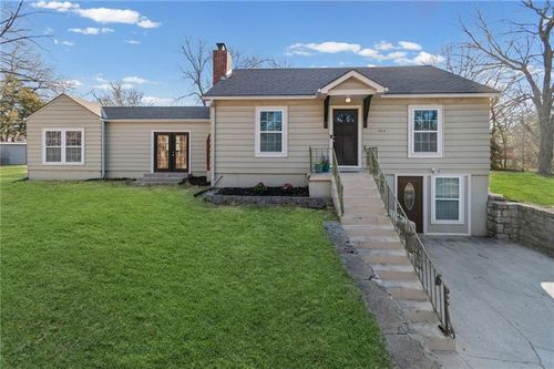 4919 Troost Ave, Kansas City, MO, 64118-5310 | Card Image