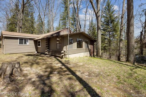 3895 Pine St, Glennie, MI, 48737-9787 | Card Image