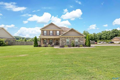 76 Nicole Dr, Decatur, AL, 35603-6315 | Card Image