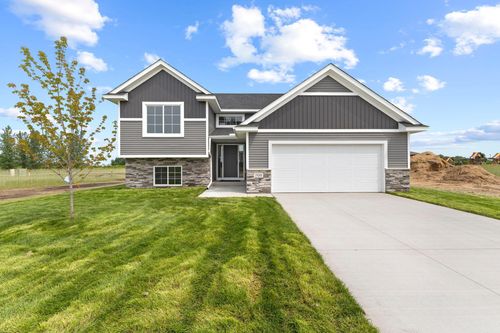 708 Margaret Lane Ne, Isanti, MN, 55040 | Card Image
