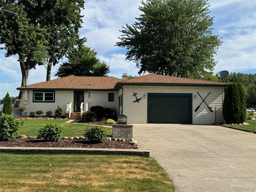 3138 Ponemah Dr, Fenton, MI, 48430-1345 | Card Image