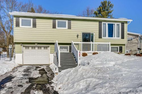 17 Benjamin Ln, Colonie, NY, 12205-4706 | Card Image