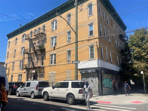 380 Crescent St, Brooklyn, NY, 11208-2832 | Card Image