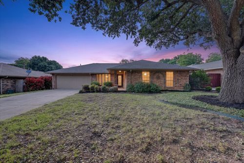 2515 Avonhill Dr, Arlington, TX, 76015-1206 | Card Image