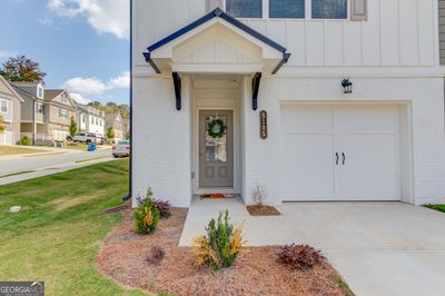 5105 Fox Den Road, Townhouse with 3 bedrooms, 2 bathrooms and null parking in Oakwood GA | Image 2