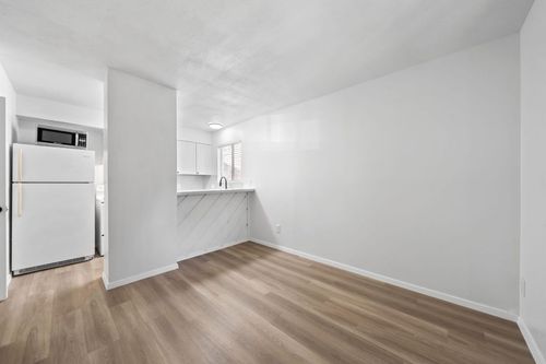 d-202-2410 Longview St, Austin, TX, 78705-4244 | Card Image