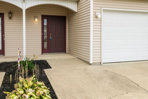 5713 W Monarch Ct, Bloomington, IN, 47403-8200 | Card Image