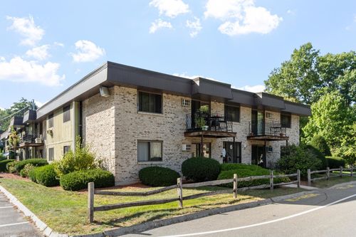 5-6 Strawberry Bank Rd, Nashua, NH, 03062-2761 | Card Image