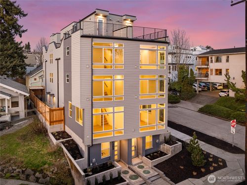 722 N 36th St, Seattle, WA, 98103-8805 | Card Image