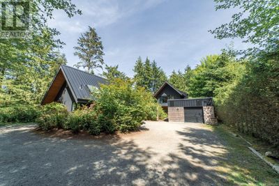 1156 Pacific Rim Highway, House other with 3 bedrooms, 3 bathrooms and 5 parking in Tofino BC | Image 1