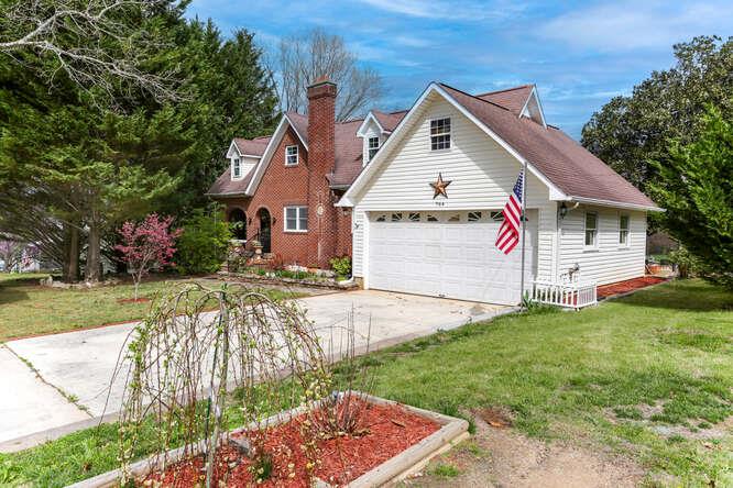 Bugscuffle Rd, Hiawassee, GA 30546