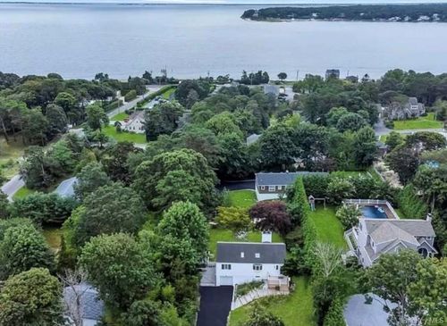 12 Ridge Ln, Hampton Bays, NY, 11946-1620 | Card Image