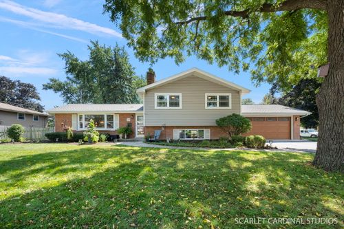 328 Spruce Dr, Naperville, IL, 60540-7525 | Card Image