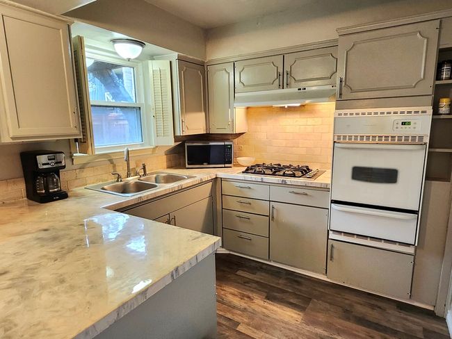 APT-30 - 501 W Scharbauer Dr, Condo with 2 bedrooms, 2 bathrooms and 1 parking in Midland TX | Image 12