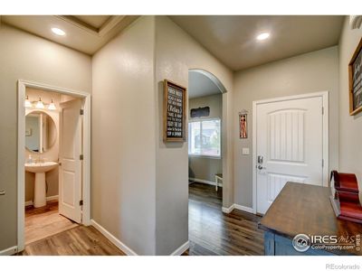 Spacious foyer | Image 3