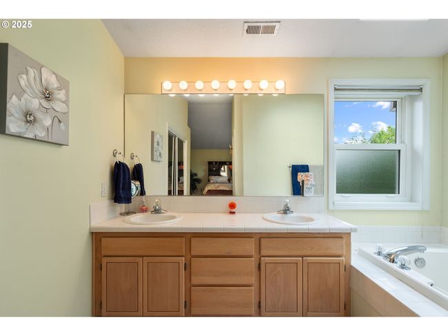 3010 Sw Phyllis Dr, House other with 4 bedrooms, 3 bathrooms and 3 parking in Gresham OR | Image 36