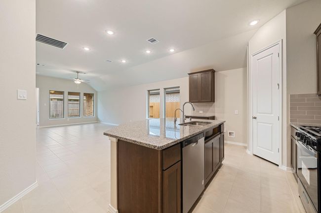 28815 Bobcat Run Dr, House other with 4 bedrooms, 2 bathrooms and 2 parking in New Caney TX | Image 6
