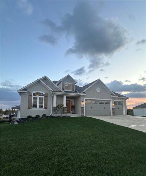 2703 Ne 92nd St, Kansas City, MO, 64156-1261 | Card Image