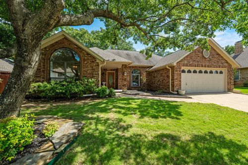 6890 Rolling Ridge Dr, North Richland Hills, TX, 76182-7020 | Card Image