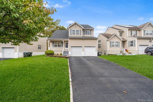 25 Alexander Dr, Washingtonville, NY, 10992-1203 | Card Image