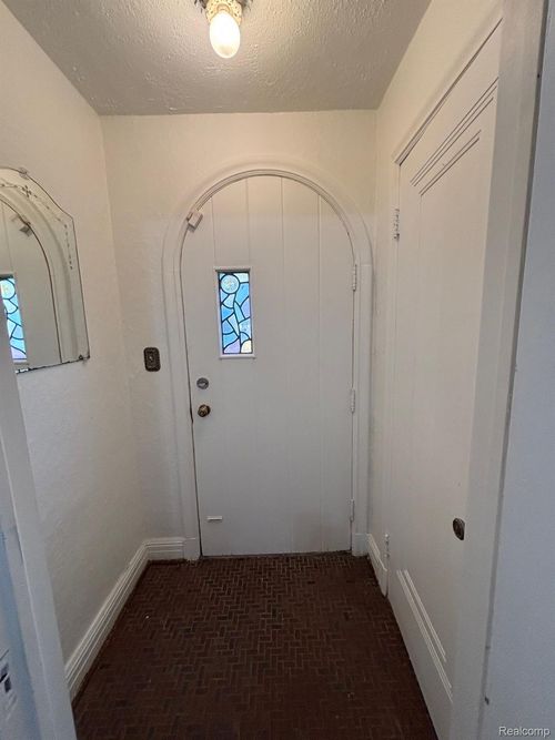 21440 Lathrup St, Southfield, MI, 48075-4218 | Card Image