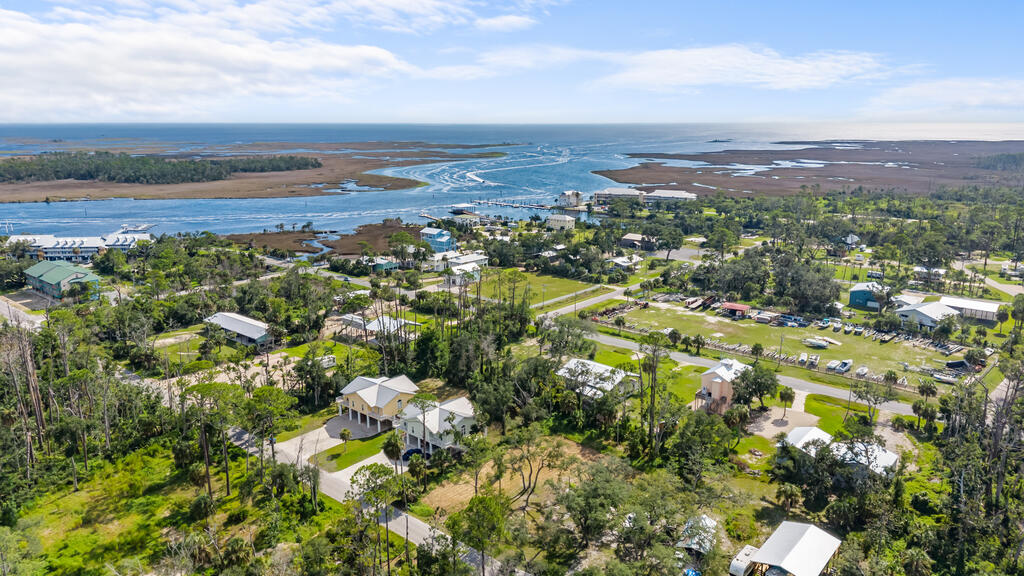 Land in Steinhatchee