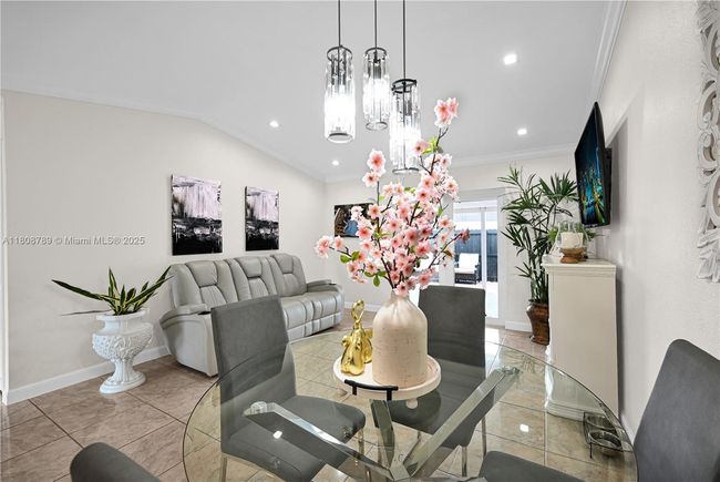 14103 Sw 55 Th St, Townhouse with 2 bedrooms, 1 bathrooms and null parking in Miami FL | Image 5