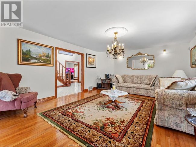 315 Majestic Dr, House other with 4 bedrooms, 4 bathrooms and null parking in Tecumseh ON | Image 10