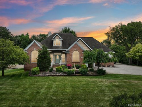2673 Cole Rd, Lake Orion, MI, 48362-2187 | Card Image