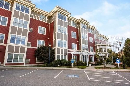 110-35 Commonwealth Ave, Chestnut Hill, MA, 02467-1071 | Card Image